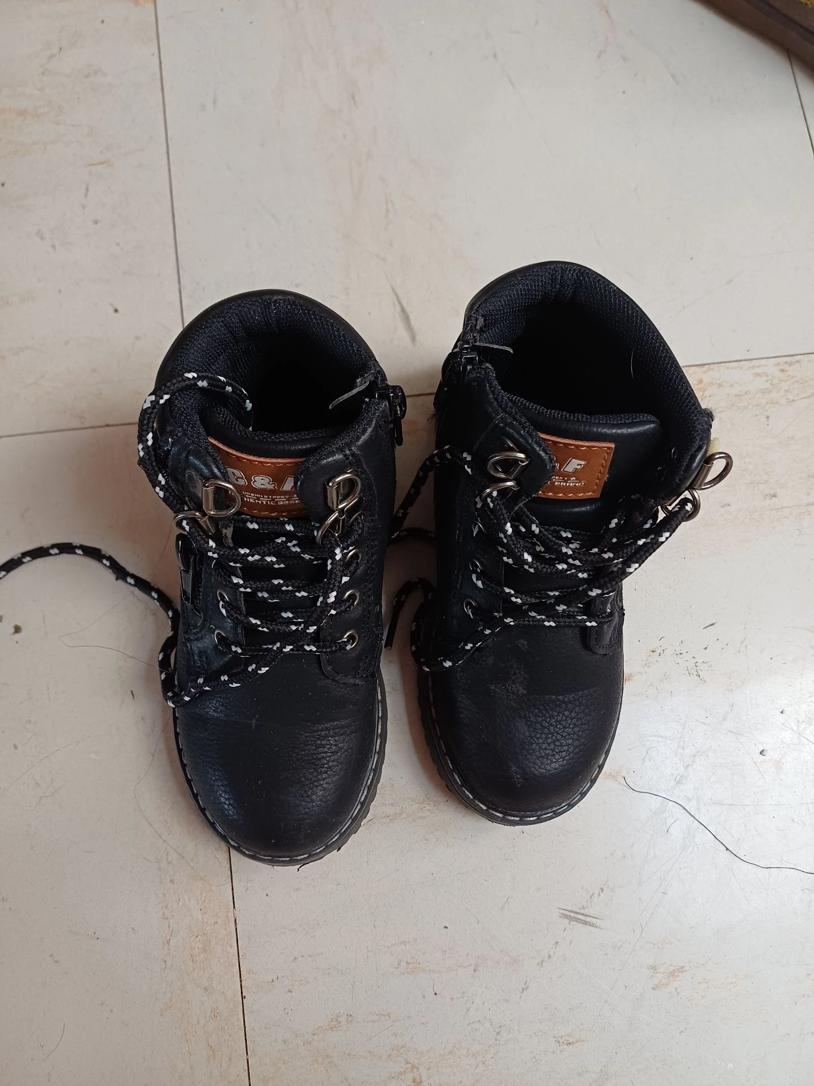 Bottes noires 26 C&A